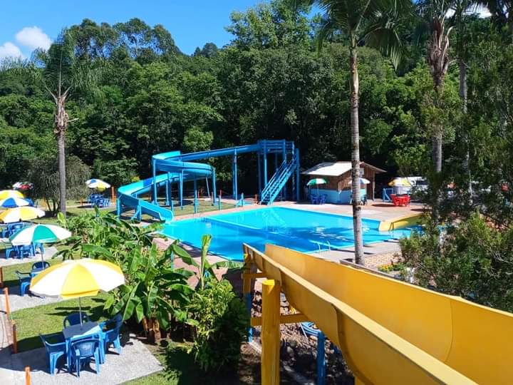 Tobo-Água e Piscina Infantil